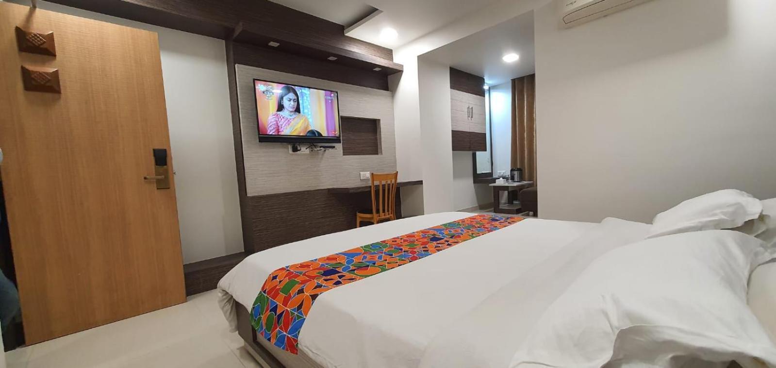 The Ambassador Hotel Vadodara Ngoại thất bức ảnh