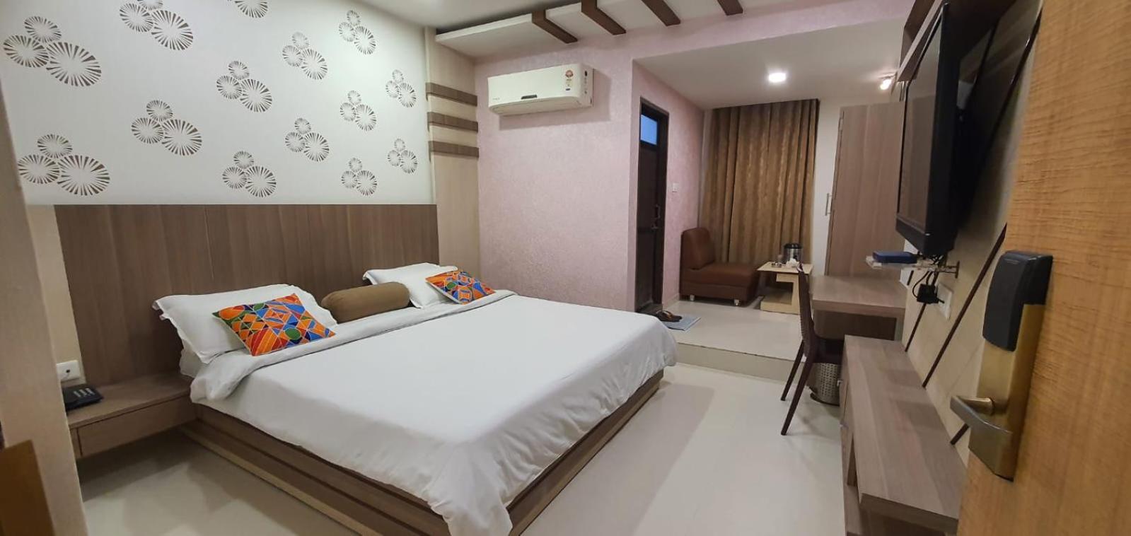 The Ambassador Hotel Vadodara Ngoại thất bức ảnh