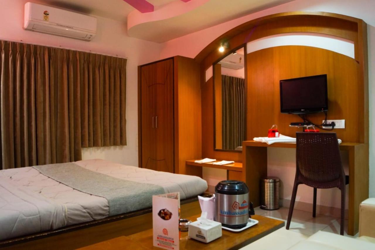The Ambassador Hotel Vadodara Ngoại thất bức ảnh