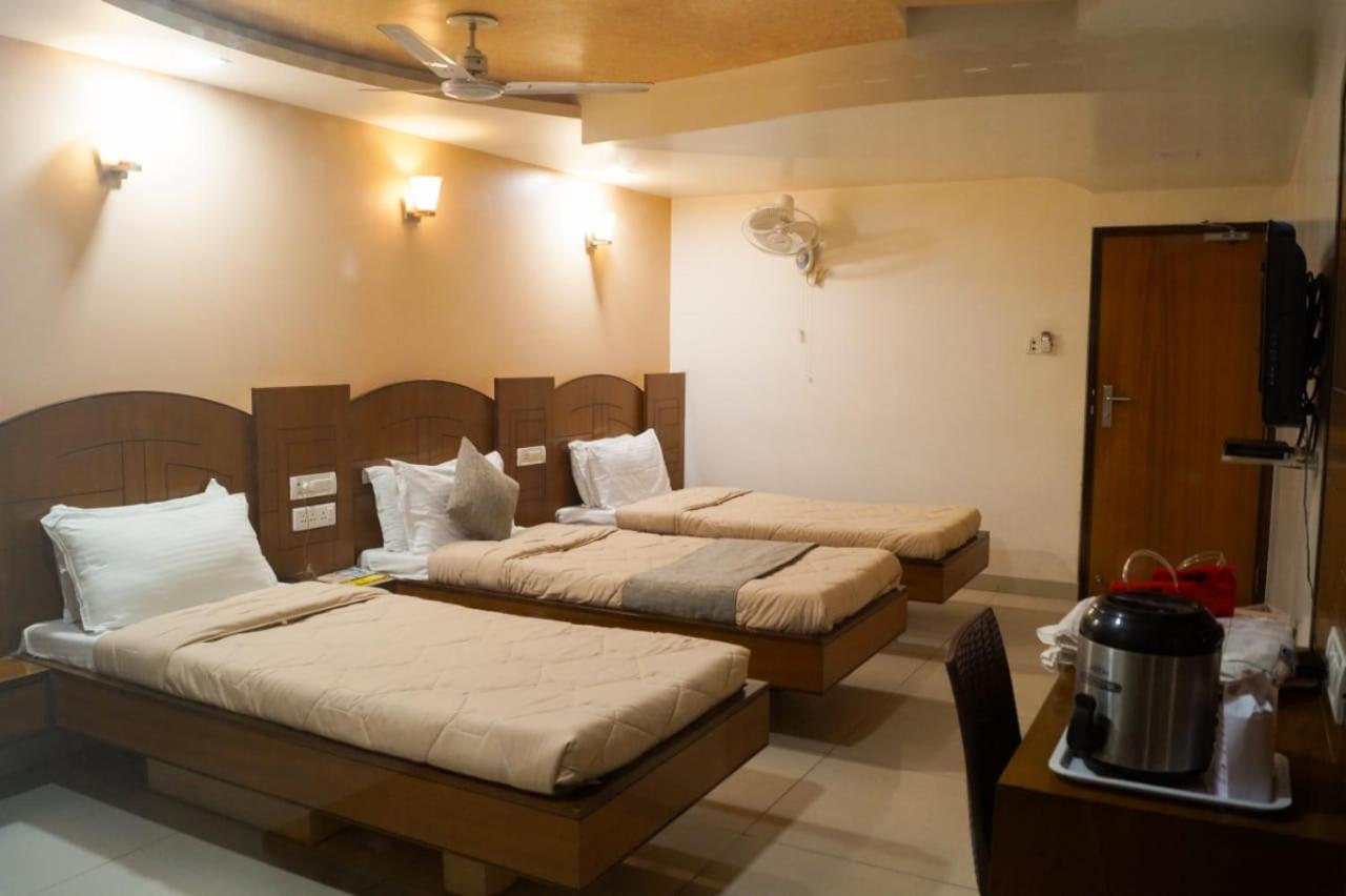 The Ambassador Hotel Vadodara Ngoại thất bức ảnh